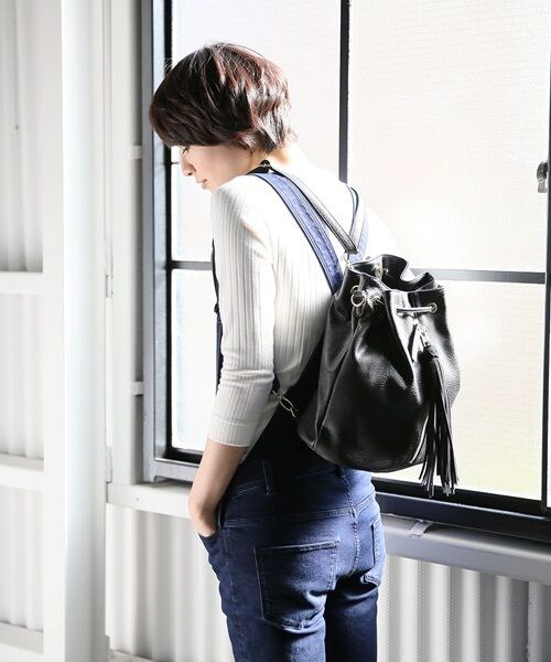 JEANASIS(ジーナシス)の「【通常販売スタート】タッセル3WAYキンチャク(バッグ・レディース・アイボリー/ブラック・FREE)」の7枚目の写真