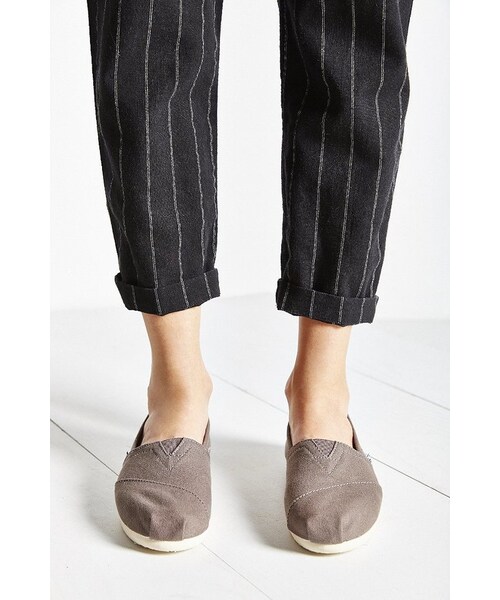 TOMS（トムス）の「TOMS Slip-On Shoe（その他パンツ・レディース・RED/GREY/NAVY/BLACK・8/7.5/7/6/8.5/9/10）」の2枚目の写真