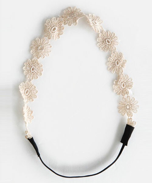 DHOLIC（ディーホリック）の「フラワーヘアバンド（ヘアバンド・レディース・イエローA/ホワイトE/アイボリーD/スカイブルーA/ピンクA/ライトベージュB/ライトベージュC/ベージュE・FREE）」の6枚目の写真