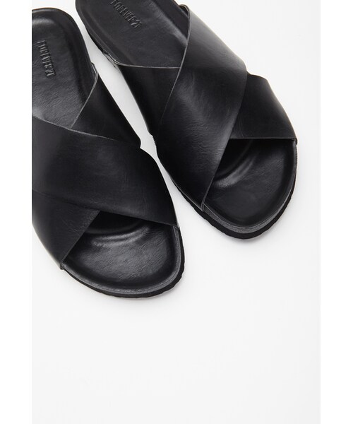 FOREVER 21（フォーエバー トゥエンティーワン）の「FOREVER 21 Faux Leather Crisscross Sandals（サンダル・レディース・White/Black・6.5/7/8/7.5/8.5/9/6/10/5.5）」の10枚目の写真
