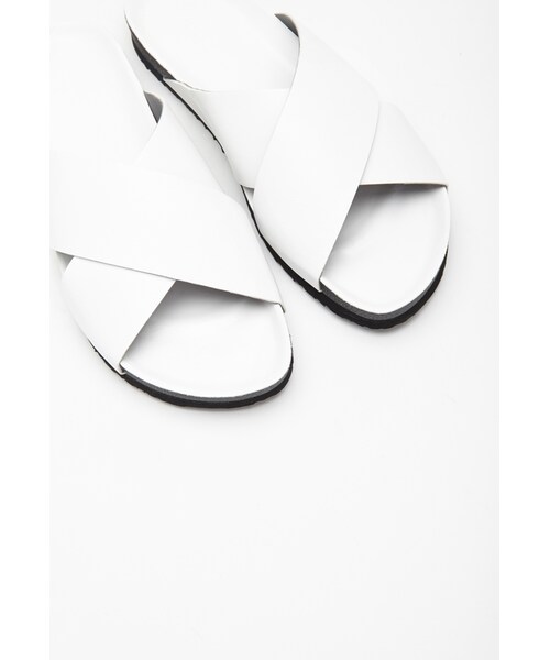 FOREVER 21（フォーエバー トゥエンティーワン）の「FOREVER 21 Faux Leather Crisscross Sandals（サンダル・レディース・White/Black・6.5/7/8/7.5/8.5/9/6/10/5.5）」の9枚目の写真