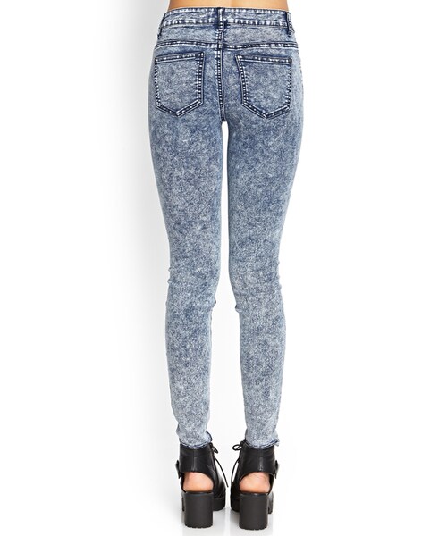 FOREVER 21（フォーエバー トゥエンティーワン）の「FOREVER 21 Acid Wash Skinny Jeans（デニムパンツ・レディース・Indigo・28）」の2枚目の写真