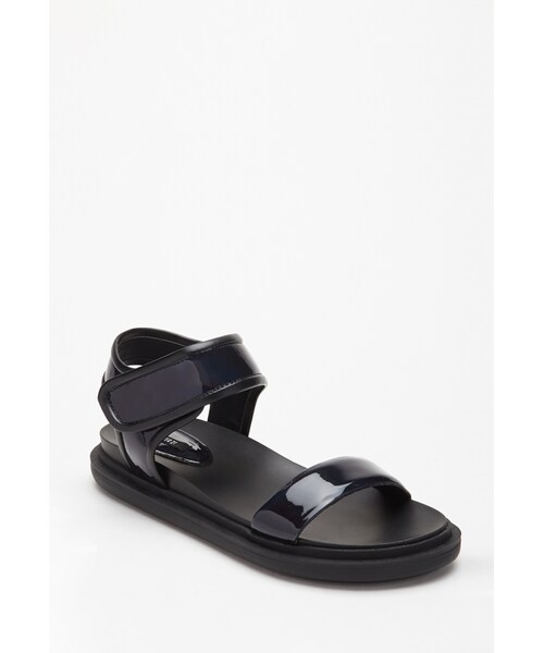 FOREVER 21（フォーエバー トゥエンティーワン）の「FOREVER 21 Faux Patent Leather Flatform Sandals（サンダル・レディース・Silver/Black・8/10/7/9/6）」の3枚目の写真