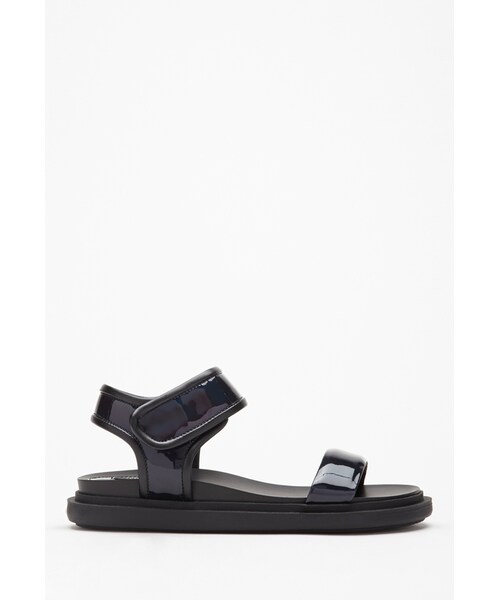 FOREVER 21（フォーエバー トゥエンティーワン）の「FOREVER 21 Faux Patent Leather Flatform Sandals（サンダル・レディース・Silver/Black・8/10/7/9/6）」の11枚目の写真