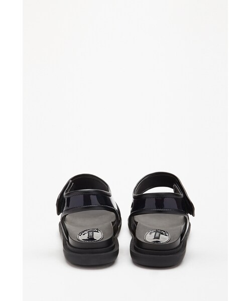 FOREVER 21（フォーエバー トゥエンティーワン）の「FOREVER 21 Faux Patent Leather Flatform Sandals（サンダル・レディース・Silver/Black・8/10/7/9/6）」の4枚目の写真