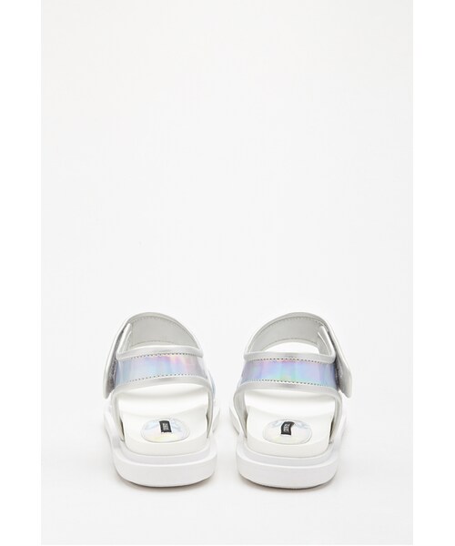 FOREVER 21（フォーエバー トゥエンティーワン）の「FOREVER 21 Faux Patent Leather Flatform Sandals（サンダル・レディース・Silver/Black・8/10/7/9/6）」の2枚目の写真