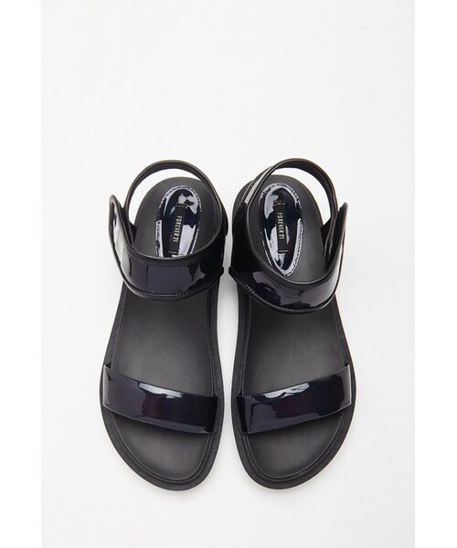 FOREVER 21（フォーエバー トゥエンティーワン）の「FOREVER 21 Faux Patent Leather Flatform Sandals（サンダル・レディース・Silver/Black・8/10/7/9/6）」の7枚目の写真