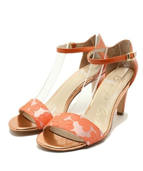 Bridget Birkin(ブリジットバーキン)の「花柄生地ヒールサンダル (542001)(サンダル・レディース・ホワイト/ブラック/イエロー/オレンジ・22.5/23/23.5/24/24.5/22)」の1枚目の写真