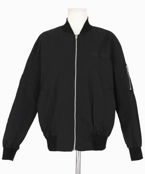 DHOLIC（ディーホリック）の「スリーブワッペンMA-1ジャケット（ブルゾン・レディース・ホワイトアイボリー/カーキ/ブラック・FREE）」の2枚目の写真