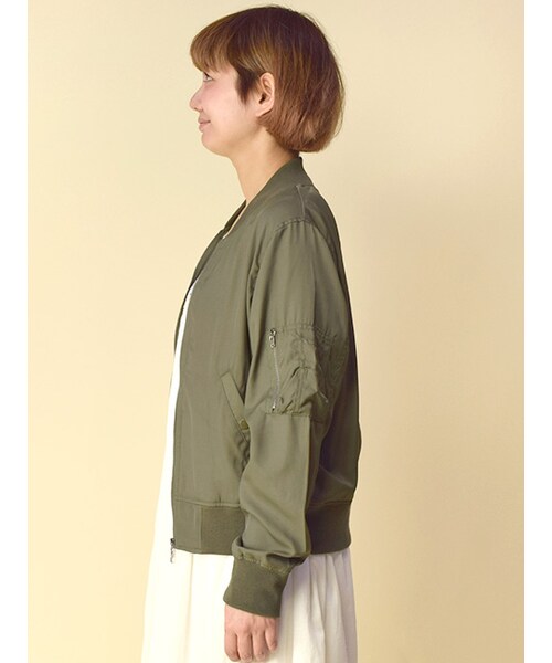 w closet（ダブルクローゼット）の「MA-1ブルゾン（ジャケット/アウター・レディース・カーキ/ブラック・FREE）」の4枚目の写真