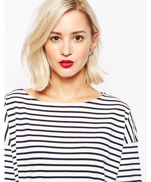 Vivienne Westwood（ヴィヴィアンウエストウッド）の「Vivienne Westwood Thalia Bass Relief Stud Earrings（ピアス（両耳用）・レディース・silver）」の3枚目の写真