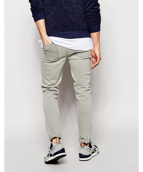 asos（エイソス）の「ASOS BRAND ASOS Skinny Jeans In Light Grey Wash（デニムパンツ・メンズ・grey・W28 L32/W31 L30/W28 L30/W34 L30/W30 L32/W33 L32/W33 L30/W29 L32/W32 L34/W36 L34/W36 L32/W32 L30/W34 L34/W34 L32/W33 L34/W31 L32/W29 L30/W26 L32/W32 L32/W30 L34/W30 L30/W38 L34/W31 L34/W26 L30/W38 L32）」の4枚目の写真