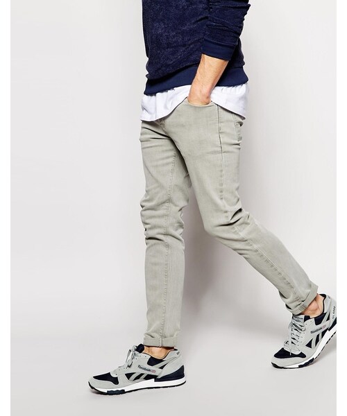 asos（エイソス）の「ASOS BRAND ASOS Skinny Jeans In Light Grey Wash（デニムパンツ・メンズ・grey・W28 L32/W31 L30/W28 L30/W34 L30/W30 L32/W33 L32/W33 L30/W29 L32/W32 L34/W36 L34/W36 L32/W32 L30/W34 L34/W34 L32/W33 L34/W31 L32/W29 L30/W26 L32/W32 L32/W30 L34/W30 L30/W38 L34/W31 L34/W26 L30/W38 L32）」の3枚目の写真
