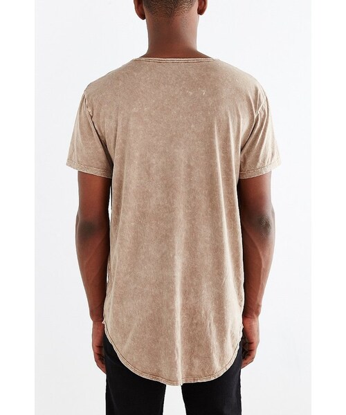 URBAN OUTFITTERS（アーバンアウトフィッターズ）の「Feathers Mineralized Long Scoop Neck Tee（Tシャツ/カットソー・メンズ・BROWN/GREY・S/XL/XS/M/L）」の2枚目の写真