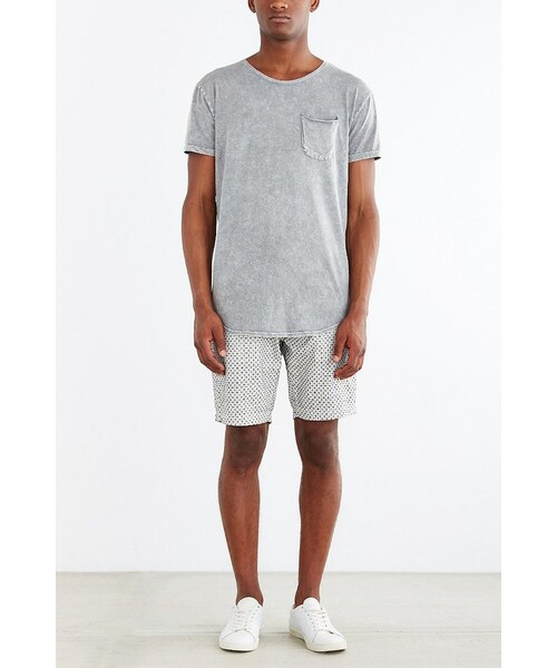 URBAN OUTFITTERS（アーバンアウトフィッターズ）の「Feathers Mineralized Long Scoop Neck Tee（Tシャツ/カットソー・メンズ・BROWN/GREY・S/XL/XS/M/L）」の3枚目の写真