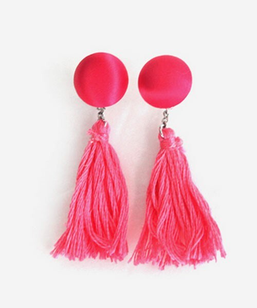 DHOLIC（ディーホリック）の「カラータッセルピアス（ピアス（両耳用）・レディース・アイボリー/ピンク/ブルー/ブラック・FREE）」の4枚目の写真