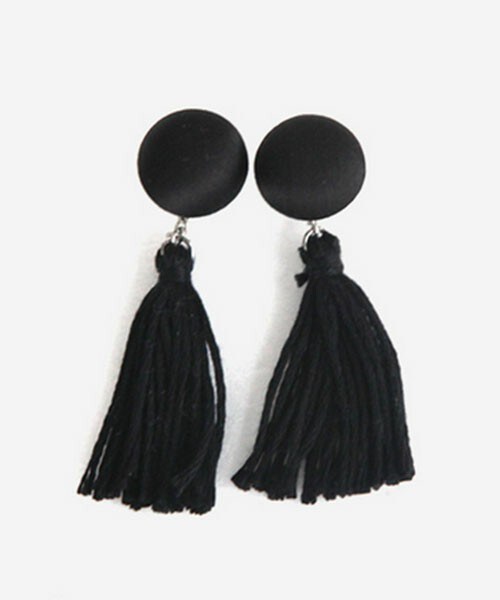 DHOLIC（ディーホリック）の「カラータッセルピアス（ピアス（両耳用）・レディース・アイボリー/ピンク/ブルー/ブラック・FREE）」の2枚目の写真