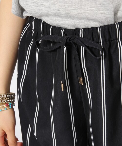 GLOBAL WORK（グローバルワーク）の「【長澤まさみさんCM着用】イージーワイドクロプド（パンツ・レディース・【長澤まさみさんCM着用カラー】ホワイトストライプ01/ブラック09/ブラックドット10/ネイビーストライプ89・Ｍ/Ｌ）」の10枚目の写真