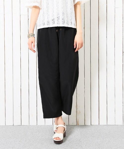 GLOBAL WORK（グローバルワーク）の「【長澤まさみさんCM着用】イージーワイドクロプド（パンツ・レディース・【長澤まさみさんCM着用カラー】ホワイトストライプ01/ブラック09/ブラックドット10/ネイビーストライプ89・Ｍ/Ｌ）」の2枚目の写真