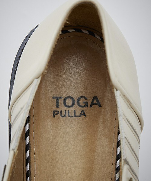 TOGA PULLA（トーガ　プルラ）の「TOGA PULLA　イーグルスリッポン（その他シューズ・レディース・ブラック/ベージュ・36/37/38/39）」の16枚目の写真