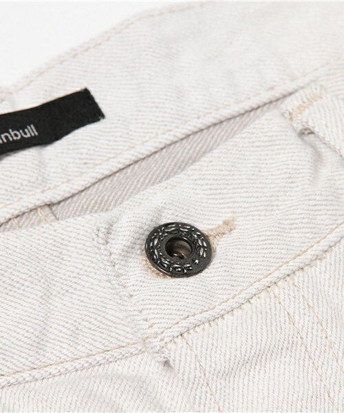 Johnbull Private labo（ジョンブルプライベートラボ）の「タイトストレートデニムパンツ（デニムパンツ・メンズ・ホワイト系その他・28inch/30inch/32inch/34inch）」の11枚目の写真