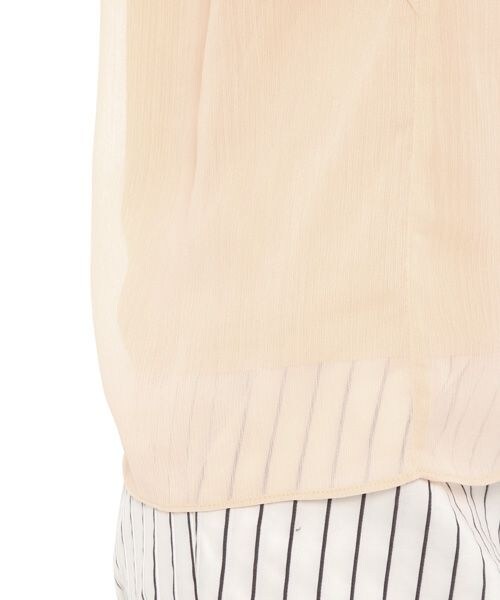 Andemiu（アンデミュウ）の「フリルオープンショルダーブラウス（トップス・レディース・オフホワイト11/サーモン40/カーキ78/ネイビー88・F）」の11枚目の写真