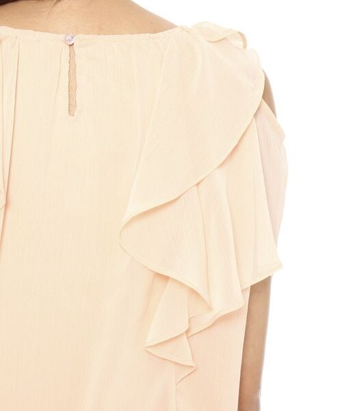 Andemiu（アンデミュウ）の「フリルオープンショルダーブラウス（トップス・レディース・オフホワイト11/サーモン40/カーキ78/ネイビー88・F）」の13枚目の写真
