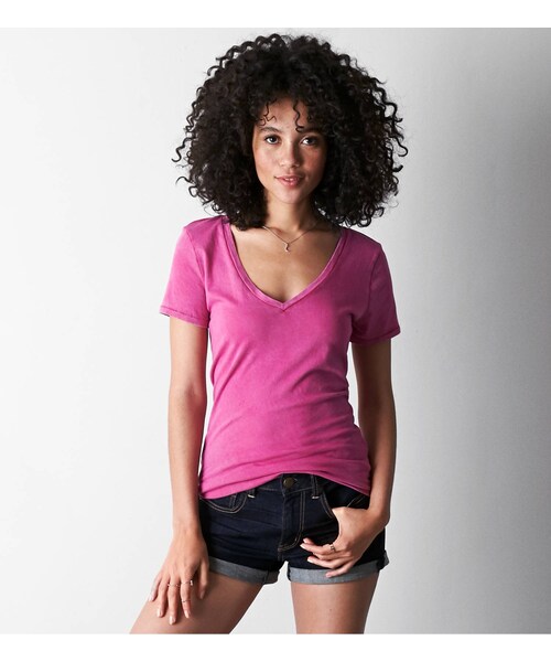 American Eagle(アメリカンイーグル)の「AEOフェイバリットVネックTシャツ(Tシャツ/カットソー・レディース・ブラック/グリーン/ターコイズ/フューシャピンク/ネオンタンジェリン/プラムベリー/カレントコーラル/サマーバーガンディー/ブルー/パープル・XXS/XS/S/M/L/XL/XXL)」の8枚目の写真