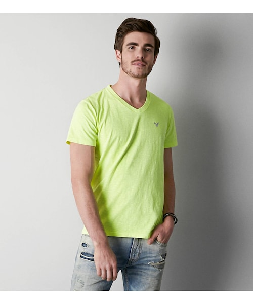 American Eagle（アメリカンイーグル）の「AEOレジェンドVネックTシャツ（Tシャツ/カットソー・メンズ・ボールドブラック/ブライトネオンレッド/キウィブラスト/ネイビー/シーフォームサーフ/レッドビーム/ライムエイド/ブラックチェリー/ハイライターピンク/コバルトナイト/レイターゲイター/ホライズンブルー/ディープシーダイブ・XS/S/M/L/XL/XXL/XXXL）」の8枚目の写真