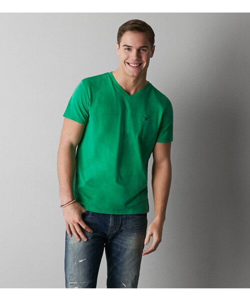 American Eagle（アメリカンイーグル）の「AEOレジェンドVネックTシャツ（Tシャツ/カットソー・メンズ・ボールドブラック/ブライトネオンレッド/キウィブラスト/ネイビー/シーフォームサーフ/レッドビーム/ライムエイド/ブラックチェリー/ハイライターピンク/コバルトナイト/レイターゲイター/ホライズンブルー/ディープシーダイブ・XS/S/M/L/XL/XXL/XXXL）」の9枚目の写真