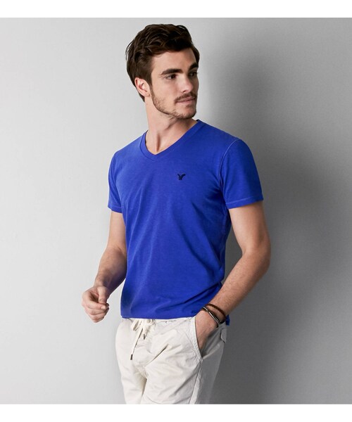American Eagle（アメリカンイーグル）の「AEOレジェンドVネックTシャツ（Tシャツ/カットソー・メンズ・ボールドブラック/ブライトネオンレッド/キウィブラスト/ネイビー/シーフォームサーフ/レッドビーム/ライムエイド/ブラックチェリー/ハイライターピンク/コバルトナイト/レイターゲイター/ホライズンブルー/ディープシーダイブ・XS/S/M/L/XL/XXL/XXXL）」の12枚目の写真