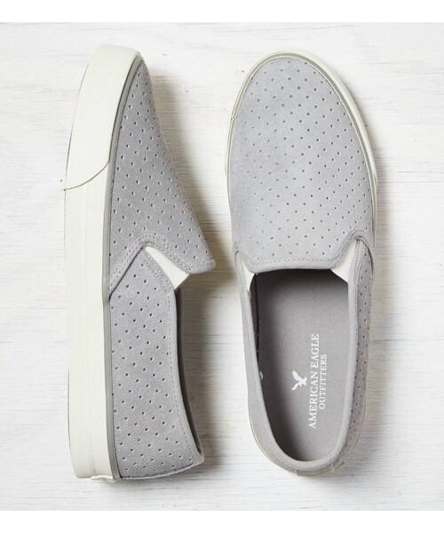 American Eagle（アメリカンイーグル）の「AEOパーフォレイトスリッポンスニーカー（スニーカー・レディース・ブラック/グレー・5/6/7/8/9/10）」の2枚目の写真