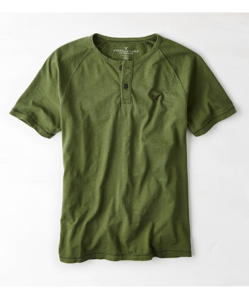 American Eagle（アメリカンイーグル）の「AEOレジェンドヘンリーネックTシャツ（Tシャツ/カットソー・メンズ・ボールドブラック/ブラックチェリー/コールグレー/ラグドグリーン/ネイビー/パウダースカイ/ウォッシュラピス・XS/S/M/L/XL/XXL/XXXL）」の6枚目の写真