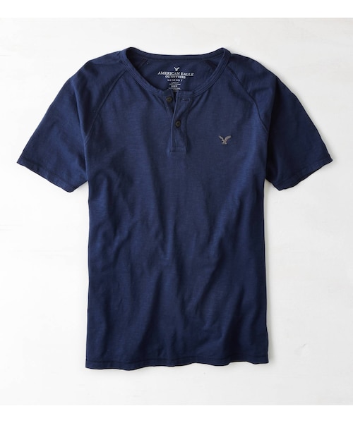 American Eagle（アメリカンイーグル）の「AEOレジェンドヘンリーネックTシャツ（Tシャツ/カットソー・メンズ・ボールドブラック/ブラックチェリー/コールグレー/ラグドグリーン/ネイビー/パウダースカイ/ウォッシュラピス・XS/S/M/L/XL/XXL/XXXL）」の3枚目の写真
