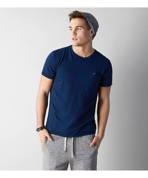 American Eagle（アメリカンイーグル）の「AEOレジェンドクルーネックTシャツ（Tシャツ/カットソー・メンズ・ボールドブラック/ブラックチェリー/ネイビー/ホライズンブルー/ブライトネオンレッド/キウィブラスト/シーフォームサーフ/レッドビーム/レイターゲイター/オレンジヘイズ/ハイライターピンク/コバルトナイト・XS/S/M/L/XL/XXL/XXXL）」の2枚目の写真