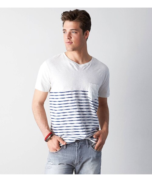 American Eagle(アメリカンイーグル)の「AEOカラーブロックポケットTシャツ(Tシャツ/カットソー・メンズ・ボールドブラック/チョーク/ライムエイド/グレー/ブライトネオンレッド/ネイビー/ディープシーダイブ・XS/S/M/L/XL/XXL/XXXL)」の4枚目の写真
