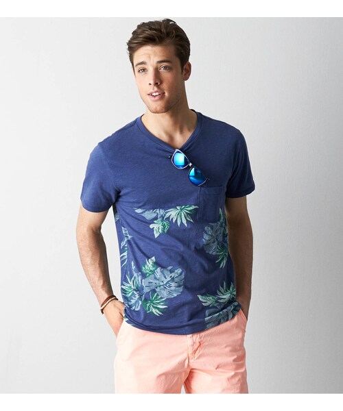 American Eagle(アメリカンイーグル)の「AEOカラーブロックポケットTシャツ(Tシャツ/カットソー・メンズ・ボールドブラック/チョーク/ライムエイド/グレー/ブライトネオンレッド/ネイビー/ディープシーダイブ・XS/S/M/L/XL/XXL/XXXL)」の3枚目の写真