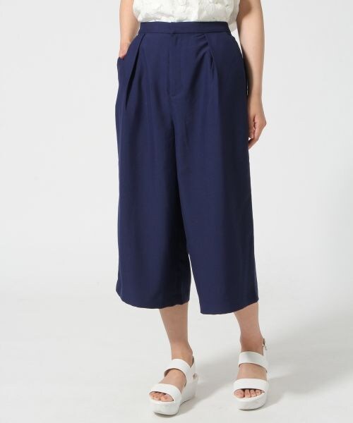 LOWRYS FARM（ローリーズファーム）の「タックワイドクロップド（パンツ・レディース・オフ05/ブラック09/ベージュ52/ネイビー88・Ｆ）」の4枚目の写真