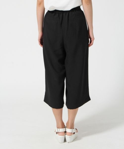 LOWRYS FARM（ローリーズファーム）の「タックワイドクロップド（パンツ・レディース・オフ05/ブラック09/ベージュ52/ネイビー88・Ｆ）」の7枚目の写真