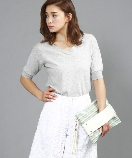 Andemiu（アンデミュウ）の「PVCタッセルツキクラッチバッグ（バッグ・レディース・カーキ78/ライトブルー82/ネイビー88・F）」の2枚目の写真