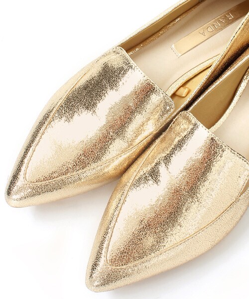 RANDA（ランダ）の「ポインテッドトゥメタリックローファー（シューズ・レディース・ゴールド/シルバー/ネイビー・S/M/L/LL）」の5枚目の写真