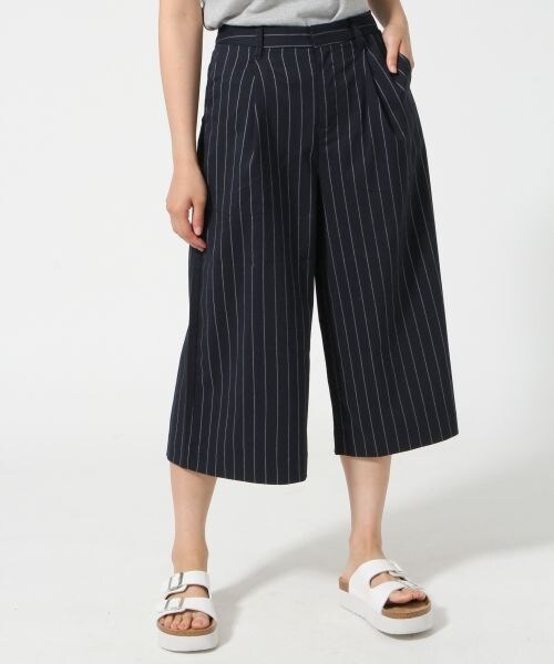 LOWRYS FARM(ローリーズファーム)の「STワイドクロップドパンツ(パンツ・レディース・オフ08/ネイビー88・F)」の2枚目の写真