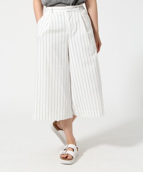 LOWRYS FARM(ローリーズファーム)の「STワイドクロップドパンツ(パンツ・レディース・オフ08/ネイビー88・F)」の1枚目の写真