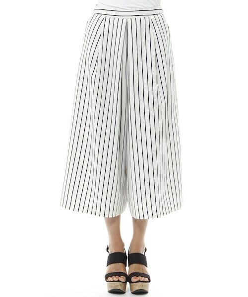 Andemiu（アンデミュウ）の「セミロングガウチョパンツ（パンツ・レディース・ストライプ10/オフホワイト11/ブラック19/ネイビー88・S/M）」の6枚目の写真