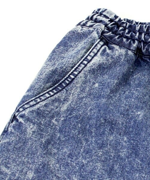 RNA（アールエヌエー）の「デニムイージー裾リブパンツ（パンツ・レディース・ケミカルウォッシュ/ヴィンテージブルー・M）」の9枚目の写真