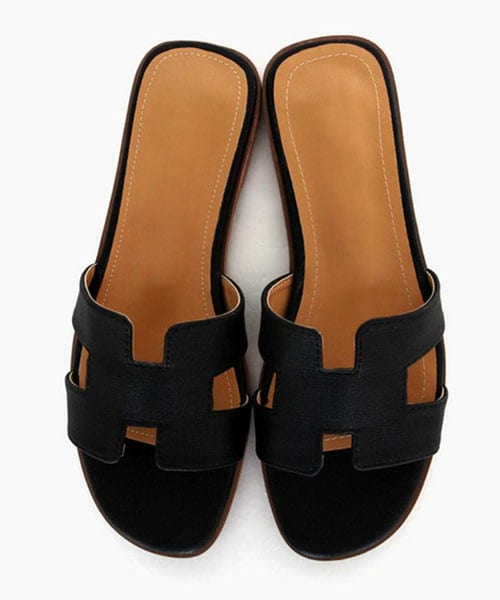 DHOLIC(ディーホリック)の「Hモチーフユニークストラップサンダル(サンダル・レディース・ホワイト/ベージュ/オレンジ/ネイビー/ブラック・230/235/240/245/250)」の2枚目の写真