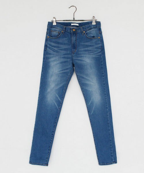 DHOLIC(ディーホリック)の「ウォッシュブルーセミバギージーンズ(デニムパンツ・レディース・ブルーデニム・S/M/L)」の1枚目の写真