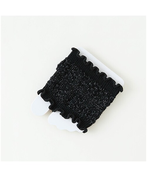 靴下屋（クツシタヤ）の「ラメレーシータックトングタイプ（ソックス・靴下・レディース・キナリ/クロ/クロ＋ゴールド/ベージュ/モカチャ・Size Free）」の2枚目の写真