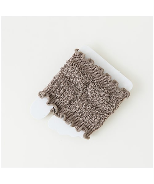 靴下屋（クツシタヤ）の「ラメレーシータックトングタイプ（ソックス・靴下・レディース・キナリ/クロ/クロ＋ゴールド/ベージュ/モカチャ・Size Free）」の3枚目の写真