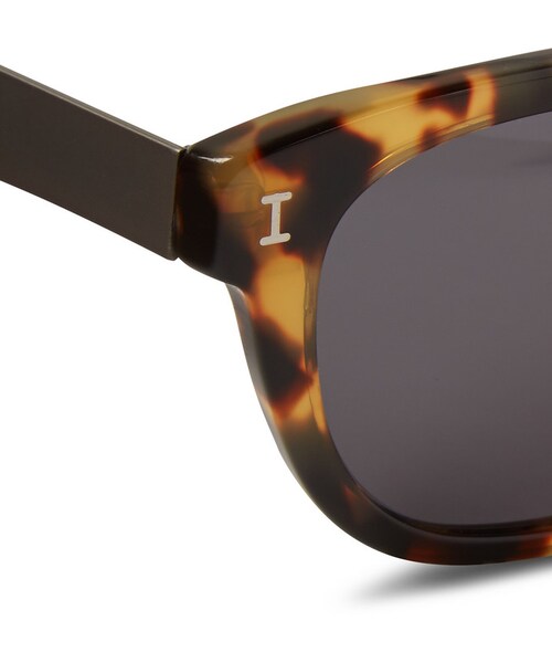 Illesteva（イレステーバ）の「Illesteva Keating D-Frame Tortoiseshell Acetate and Stainless Steel Sunglasses（サングラス・メンズ・Brown・One Size）」の3枚目の写真